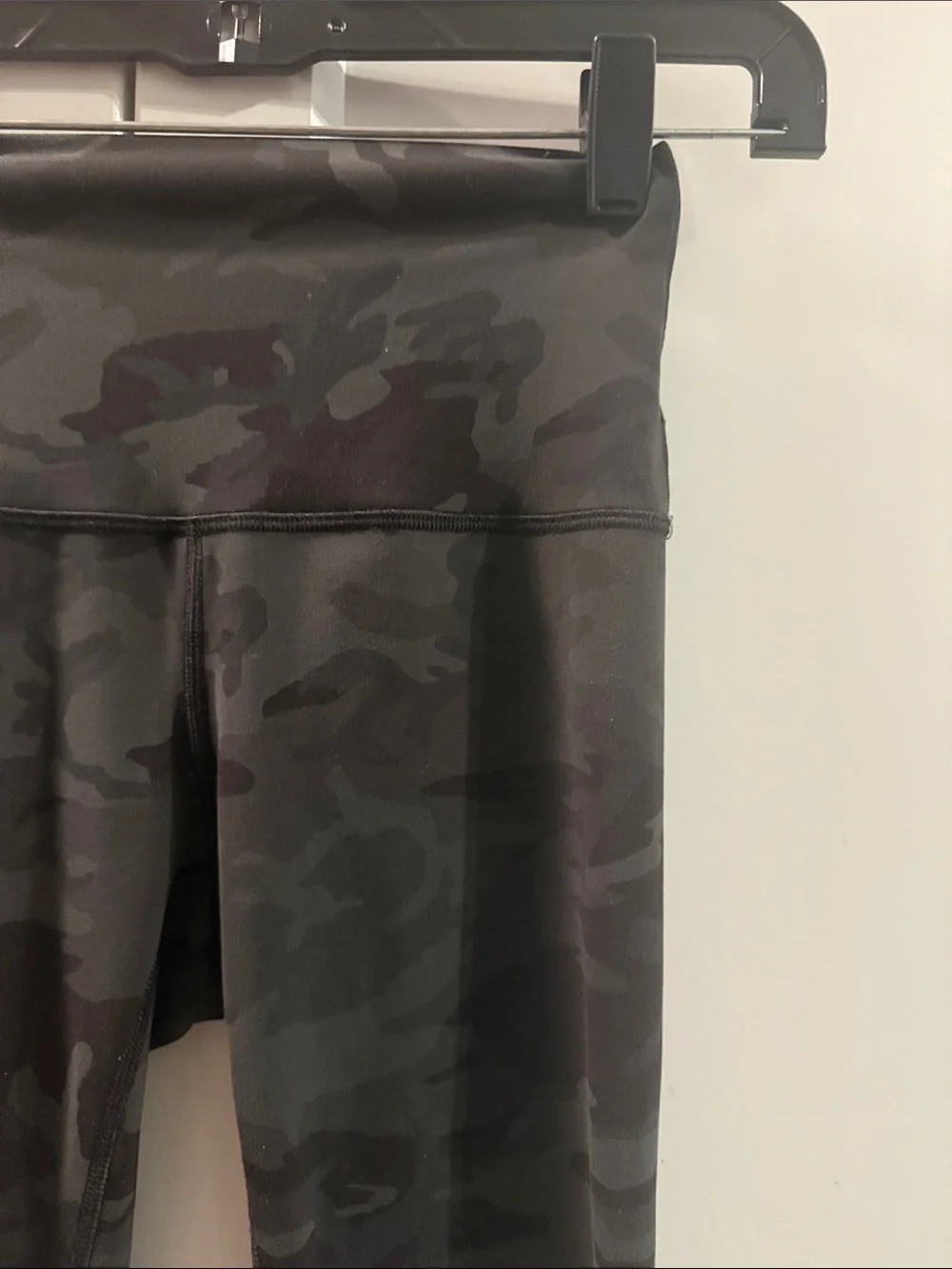 Lululemon Women’s Size 0 High Rise Leggings Black Camo Full Length